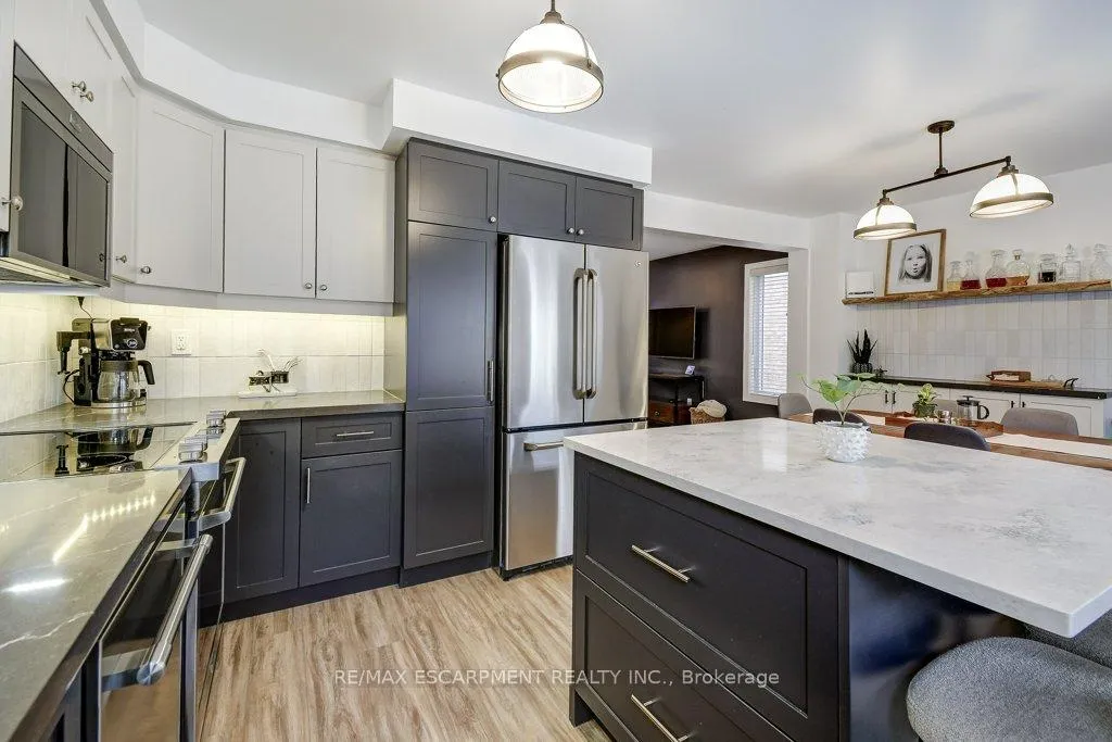 Photo 15 of 4 Harnesworth Crescent, Hamilton, Waterdown — HOMEH