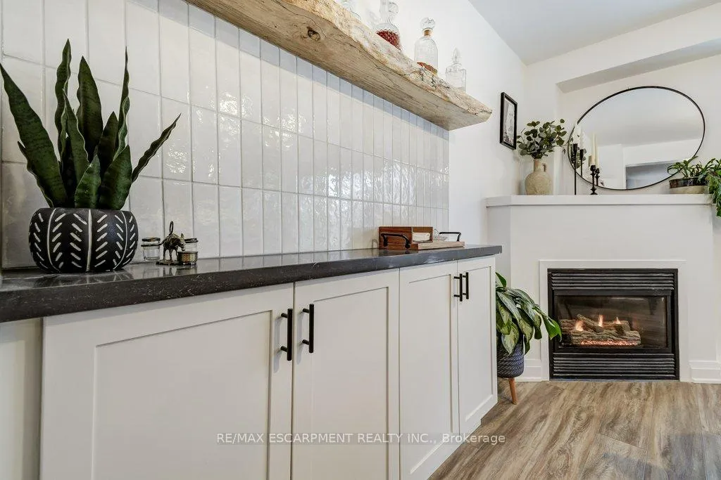 Photo 16 of 4 Harnesworth Crescent, Hamilton, Waterdown — HOMEH