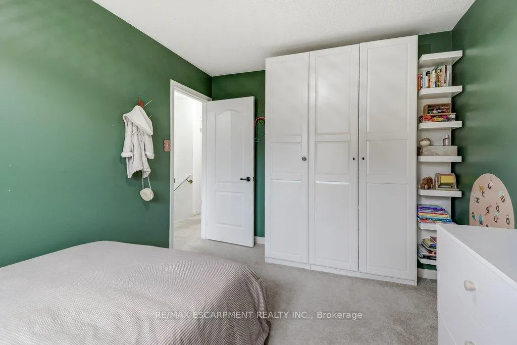 Photo 22 of 4 Harnesworth Crescent, Hamilton, Waterdown — HOMEH