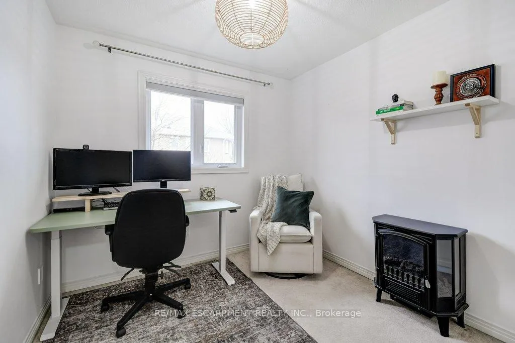 Photo 23 of 4 Harnesworth Crescent, Hamilton, Waterdown — HOMEH