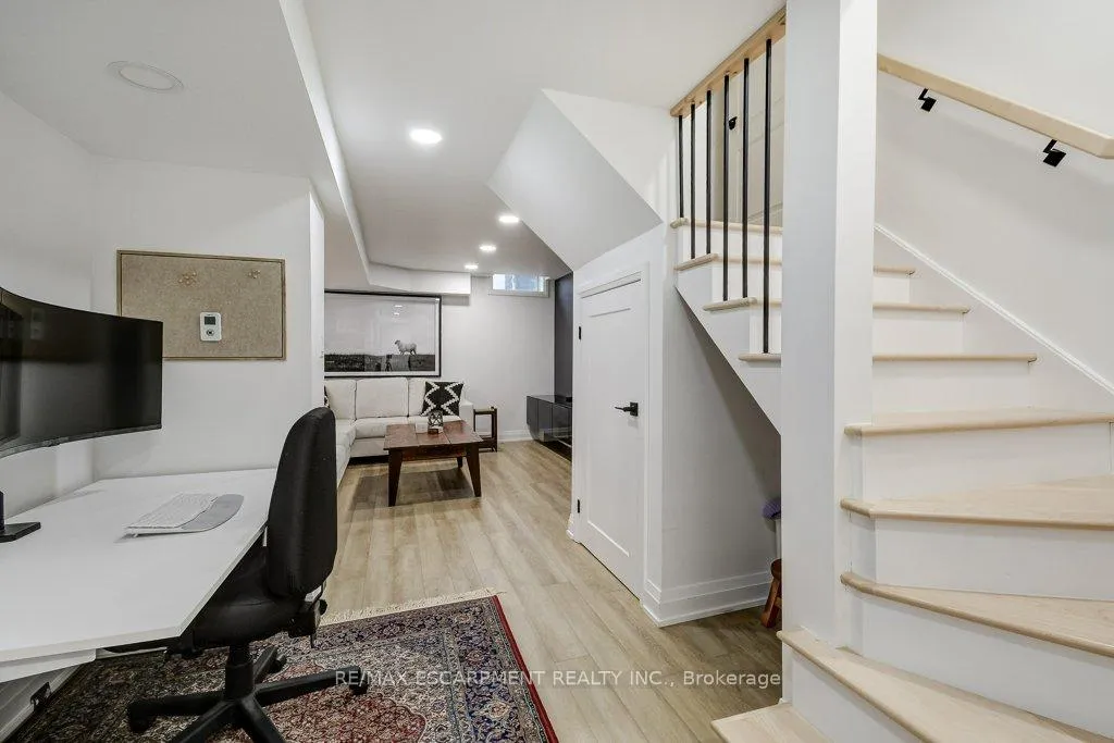 Photo 24 of 4 Harnesworth Crescent, Hamilton, Waterdown — HOMEH