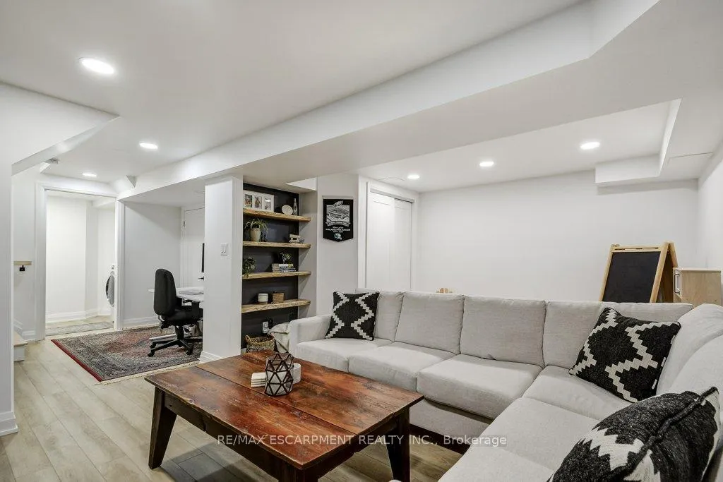 Photo 26 of 4 Harnesworth Crescent, Hamilton, Waterdown — HOMEH