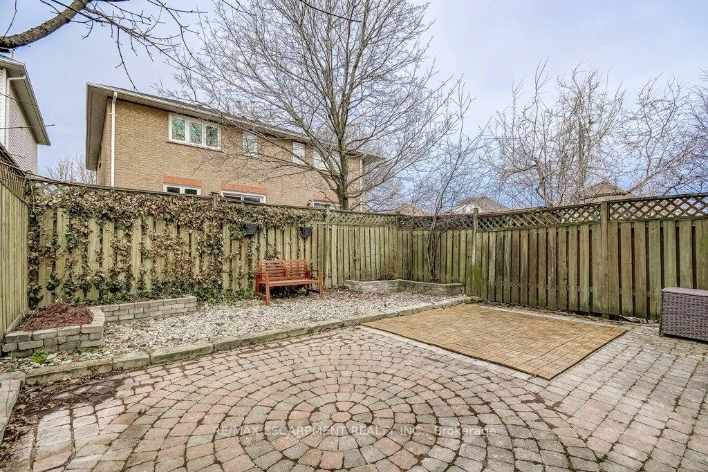 Photo 33 of 4 Harnesworth Crescent, Hamilton, Waterdown — HOMEH