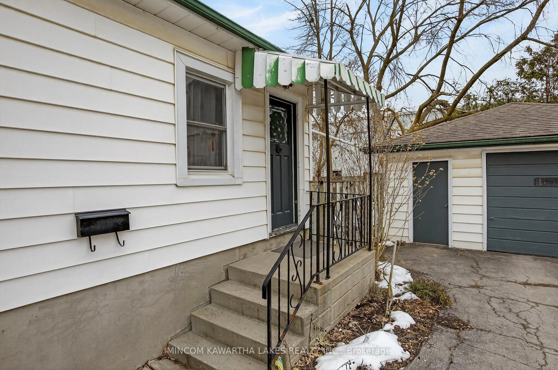 Photo 3 of 469 Edison Avenue, Peterborough, Otonabee Ward 1 — HOMEH