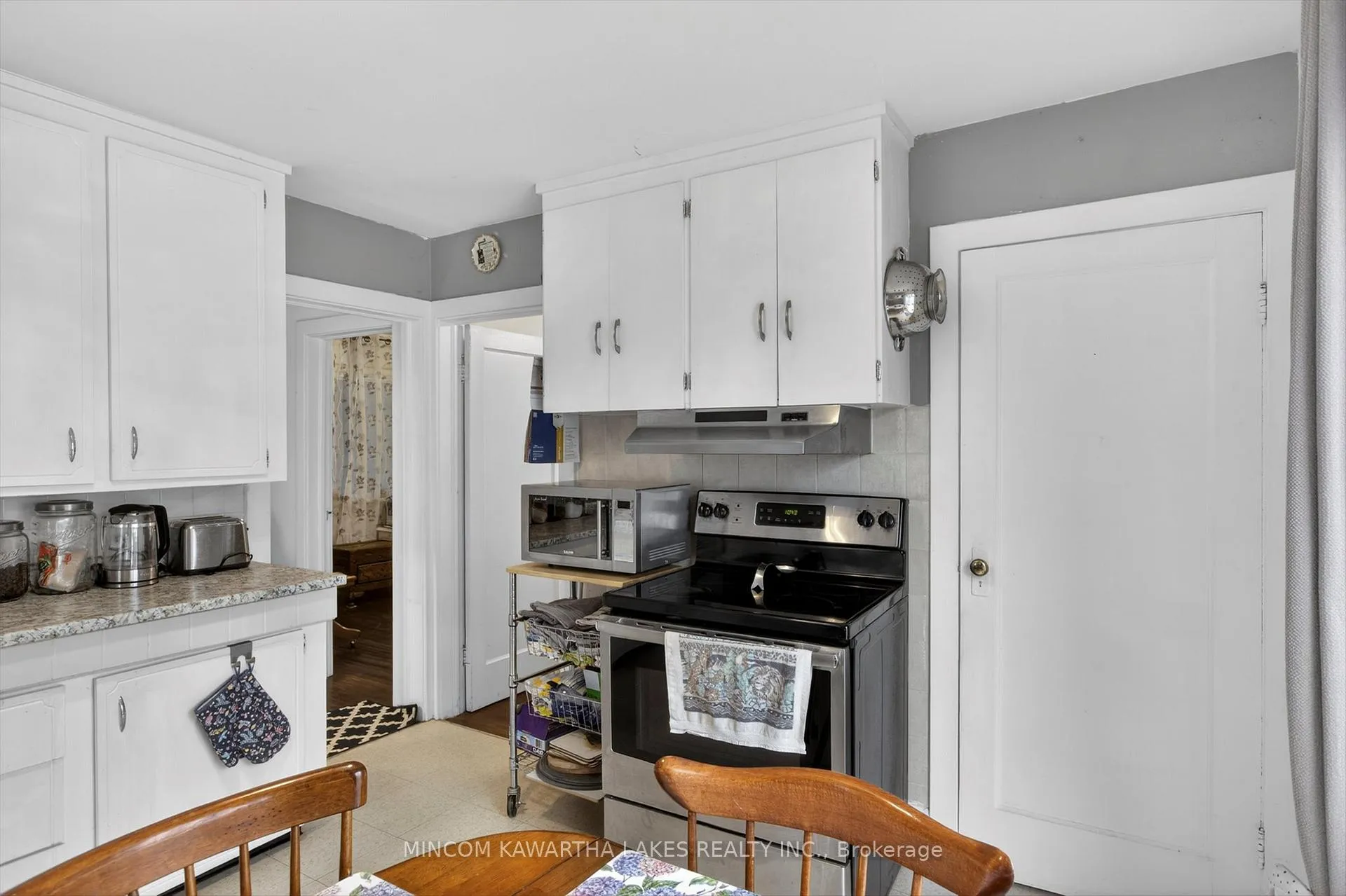 Photo 11 of 469 Edison Avenue, Peterborough, Otonabee Ward 1 — HOMEH