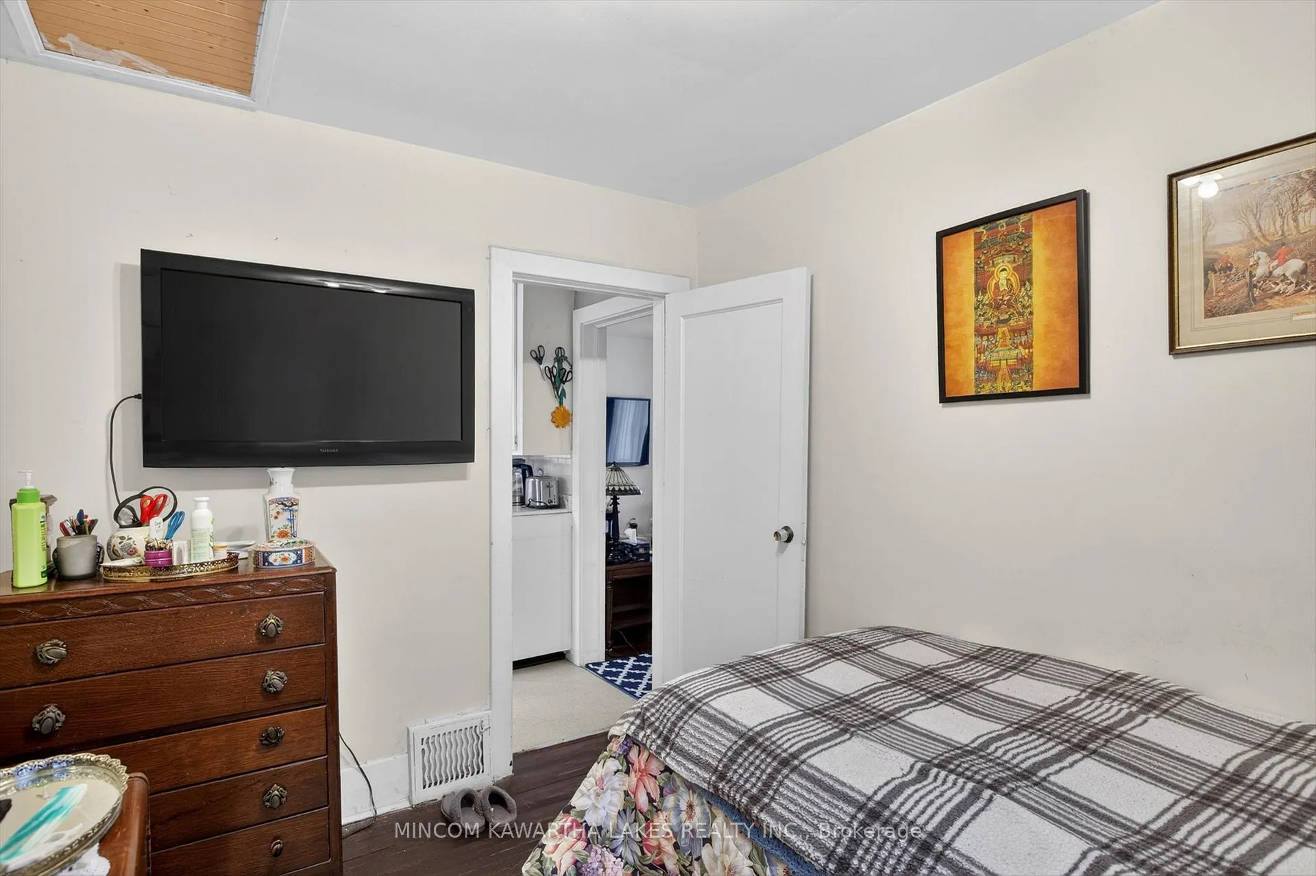 Photo 21 of 469 Edison Avenue, Peterborough, Otonabee Ward 1 — HOMEH