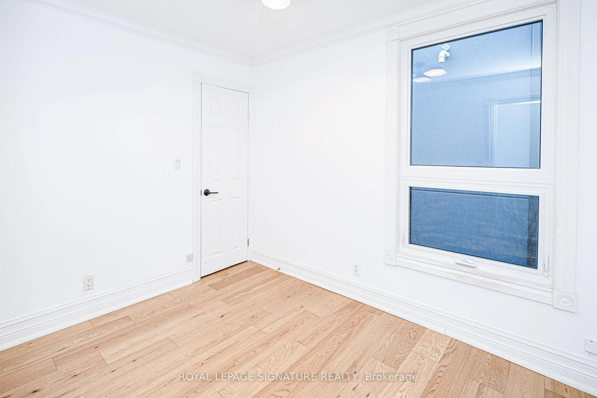 Photo 6 of 218 Lee Avenue, Toronto, The Beaches — HOMEH