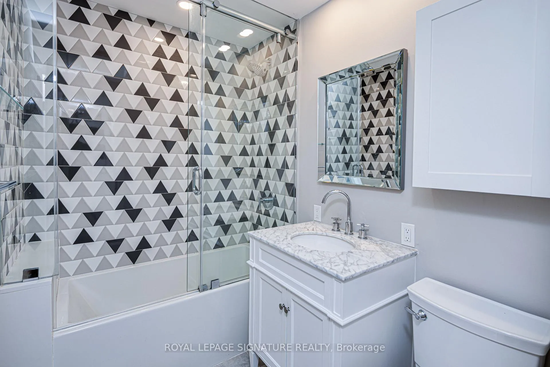 Photo 7 of 218 Lee Avenue, Toronto, The Beaches — HOMEH