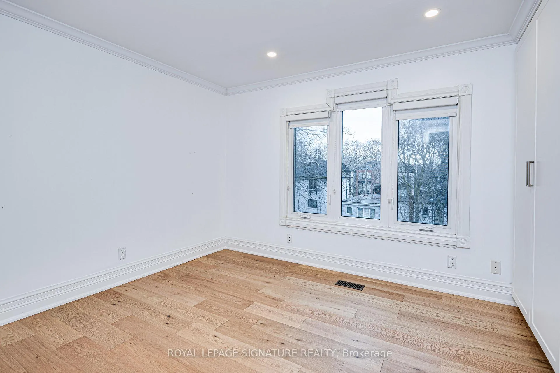 Photo 10 of 218 Lee Avenue, Toronto, The Beaches — HOMEH