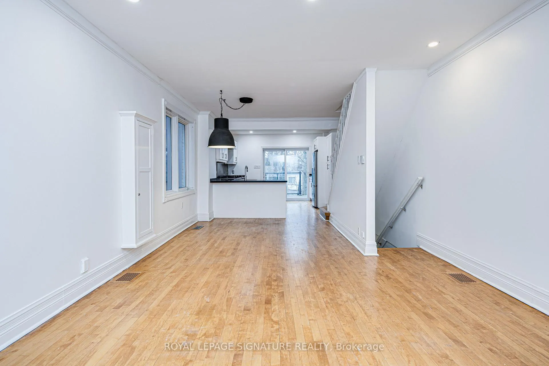 Photo 13 of 218 Lee Avenue, Toronto, The Beaches — HOMEH