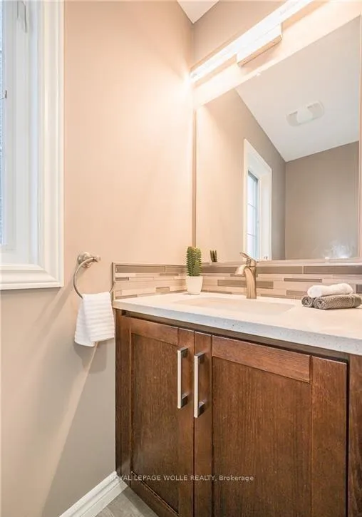 Photo 17 of 25 Machado Street, Kitchener, Huron Park — HOMEH