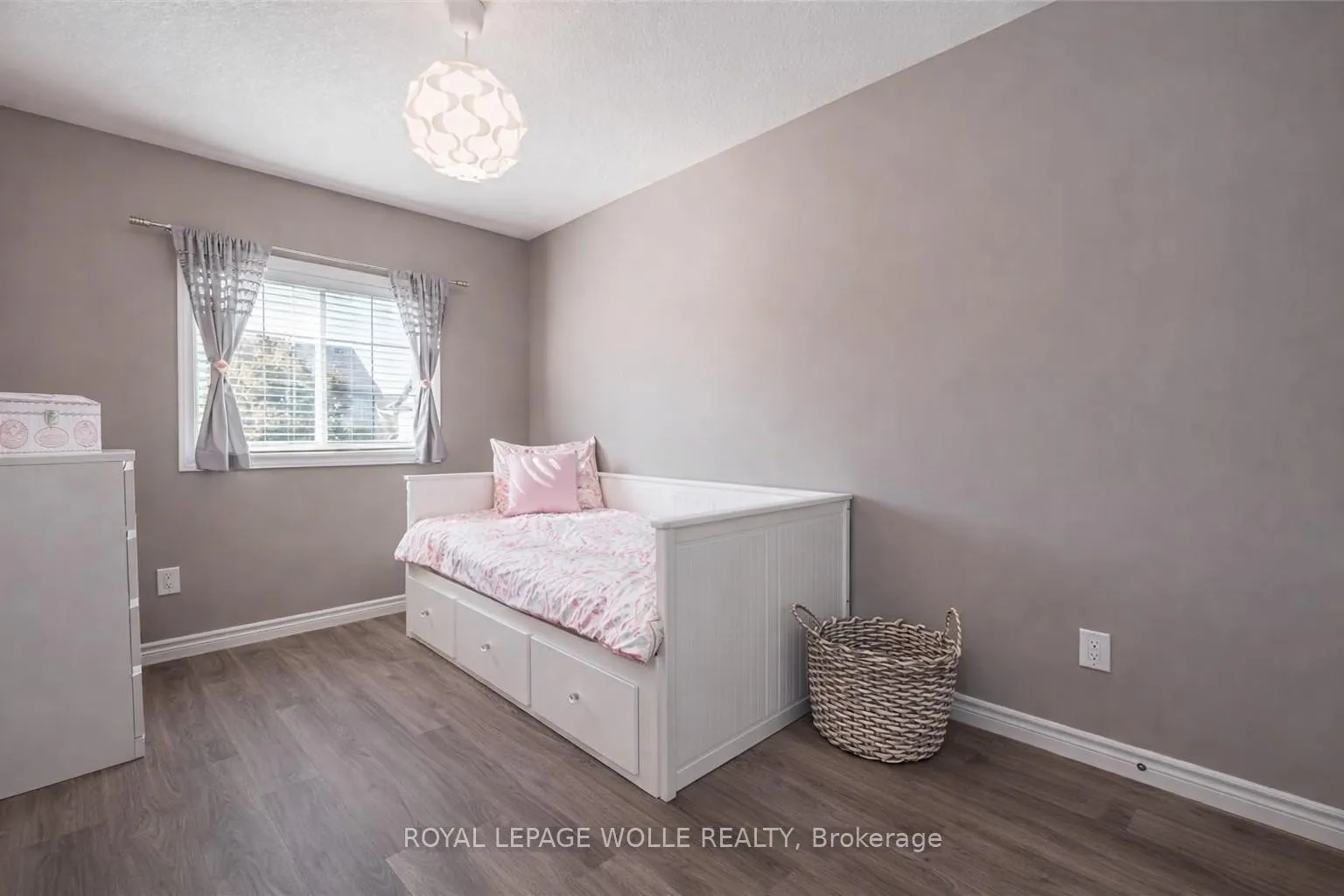 Photo 20 of 25 Machado Street, Kitchener, Huron Park — HOMEH