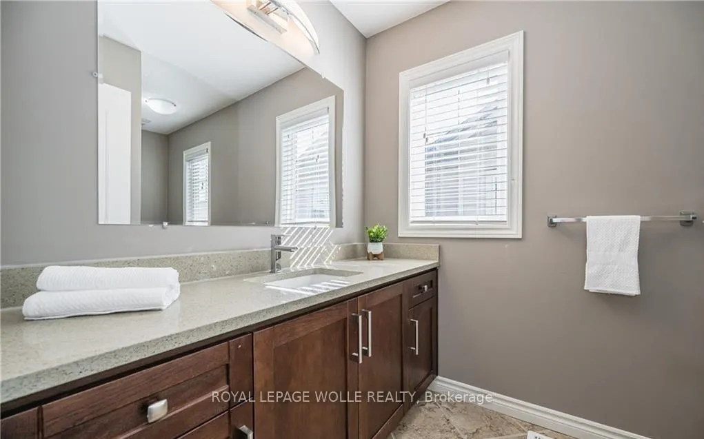 Photo 22 of 25 Machado Street, Kitchener, Huron Park — HOMEH