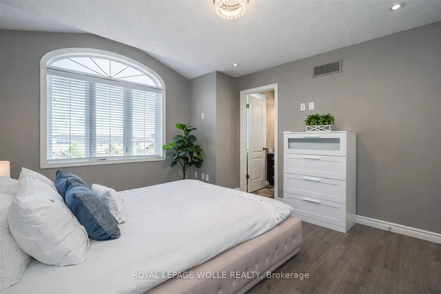 Photo 26 of 25 Machado Street, Kitchener, Huron Park — HOMEH