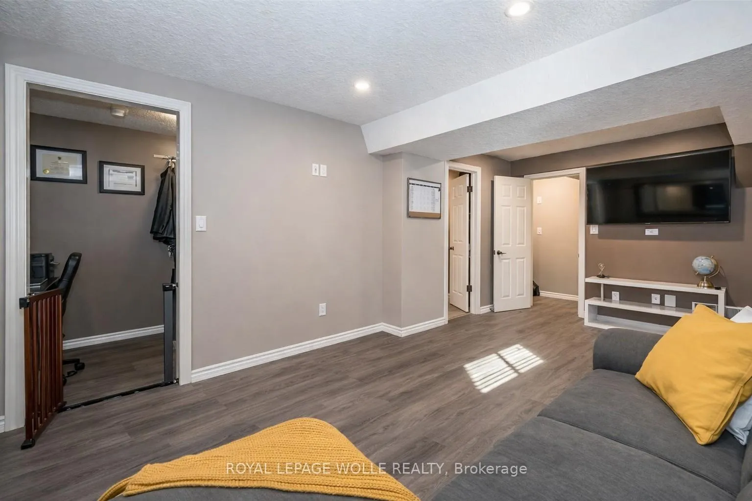 Photo 30 of 25 Machado Street, Kitchener, Huron Park — HOMEH