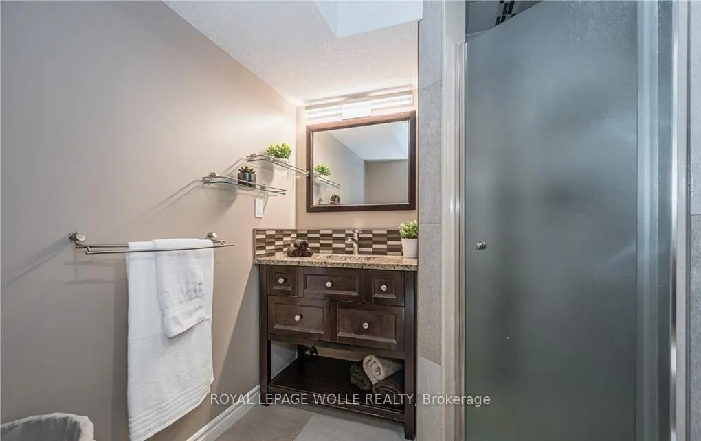 Photo 31 of 25 Machado Street, Kitchener, Huron Park — HOMEH