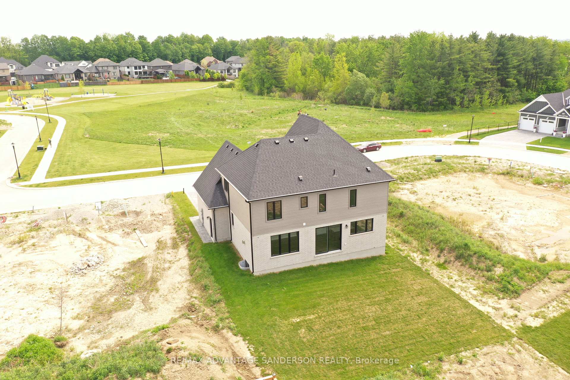 Photo 4 of 174 Timberwalk Trail, Middlesex Centre, Ilderton — HOMEH