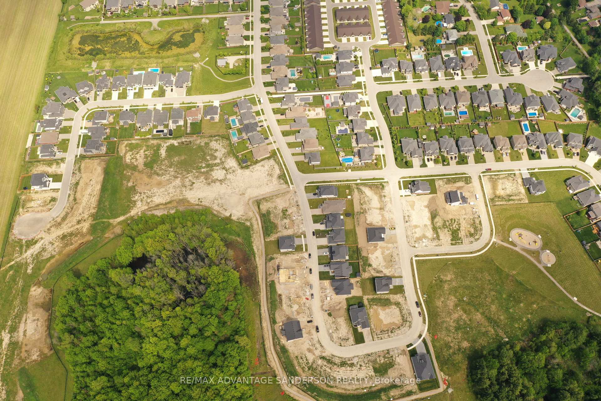 Photo 6 of 174 Timberwalk Trail, Middlesex Centre, Ilderton — HOMEH
