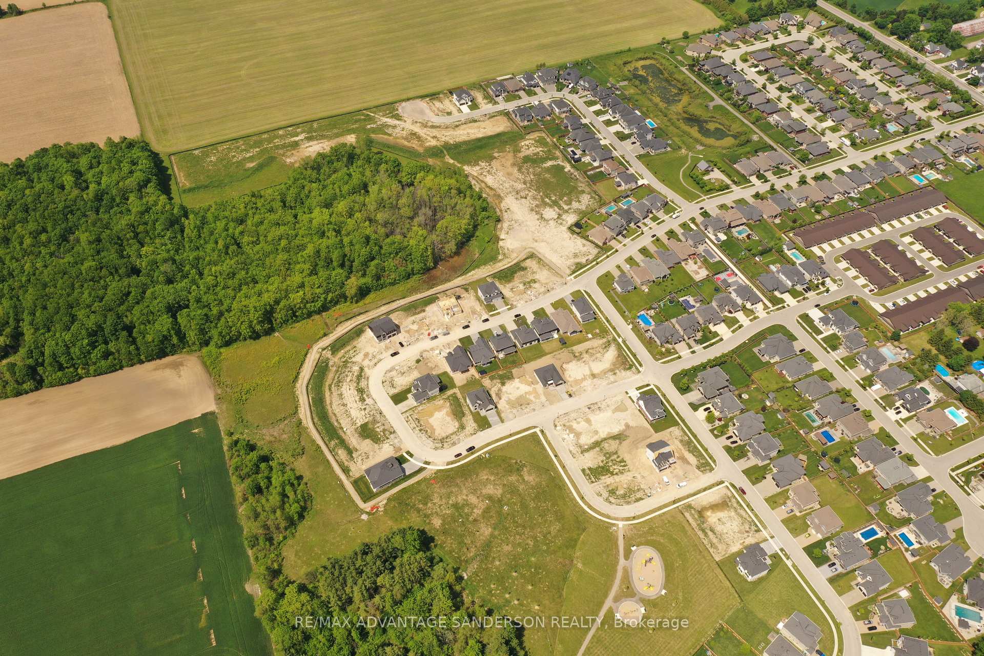 Photo 7 of 174 Timberwalk Trail, Middlesex Centre, Ilderton — HOMEH