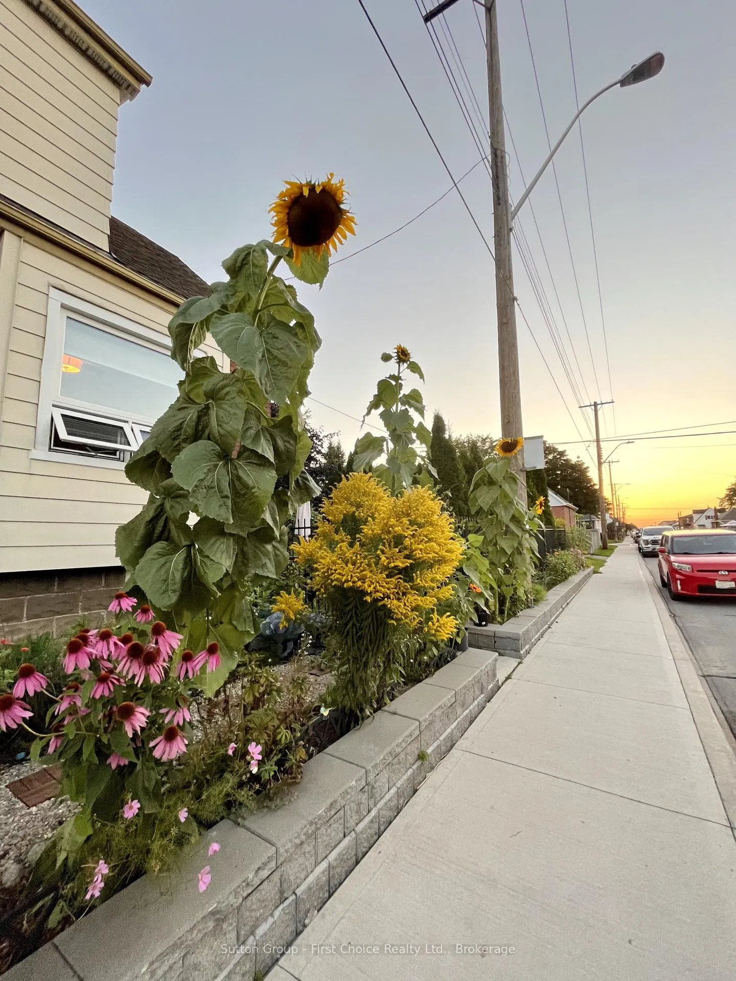 Photo 3 of 105 Barons Avenue N, Hamilton, Homeside — HOMEH