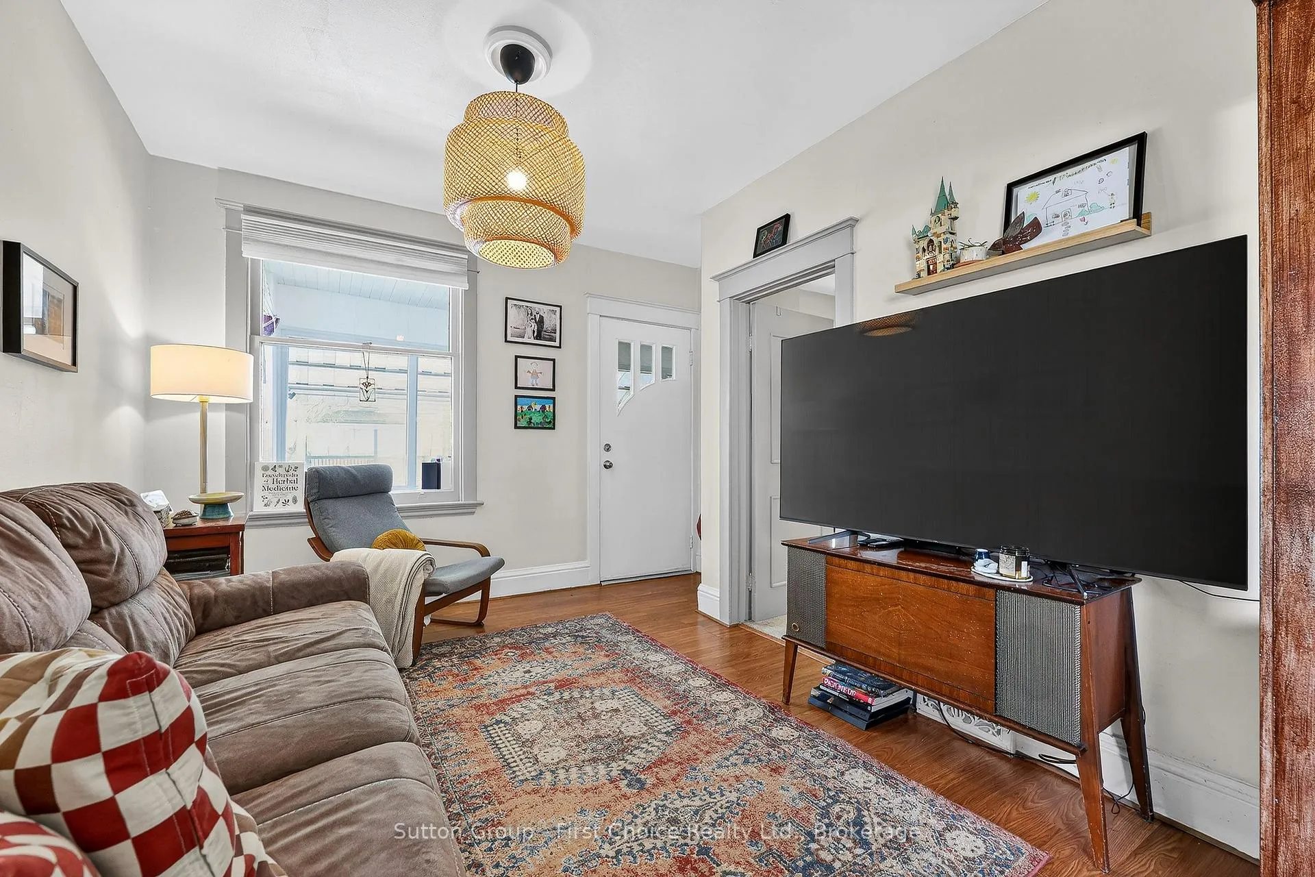 Photo 6 of 105 Barons Avenue N, Hamilton, Homeside — HOMEH