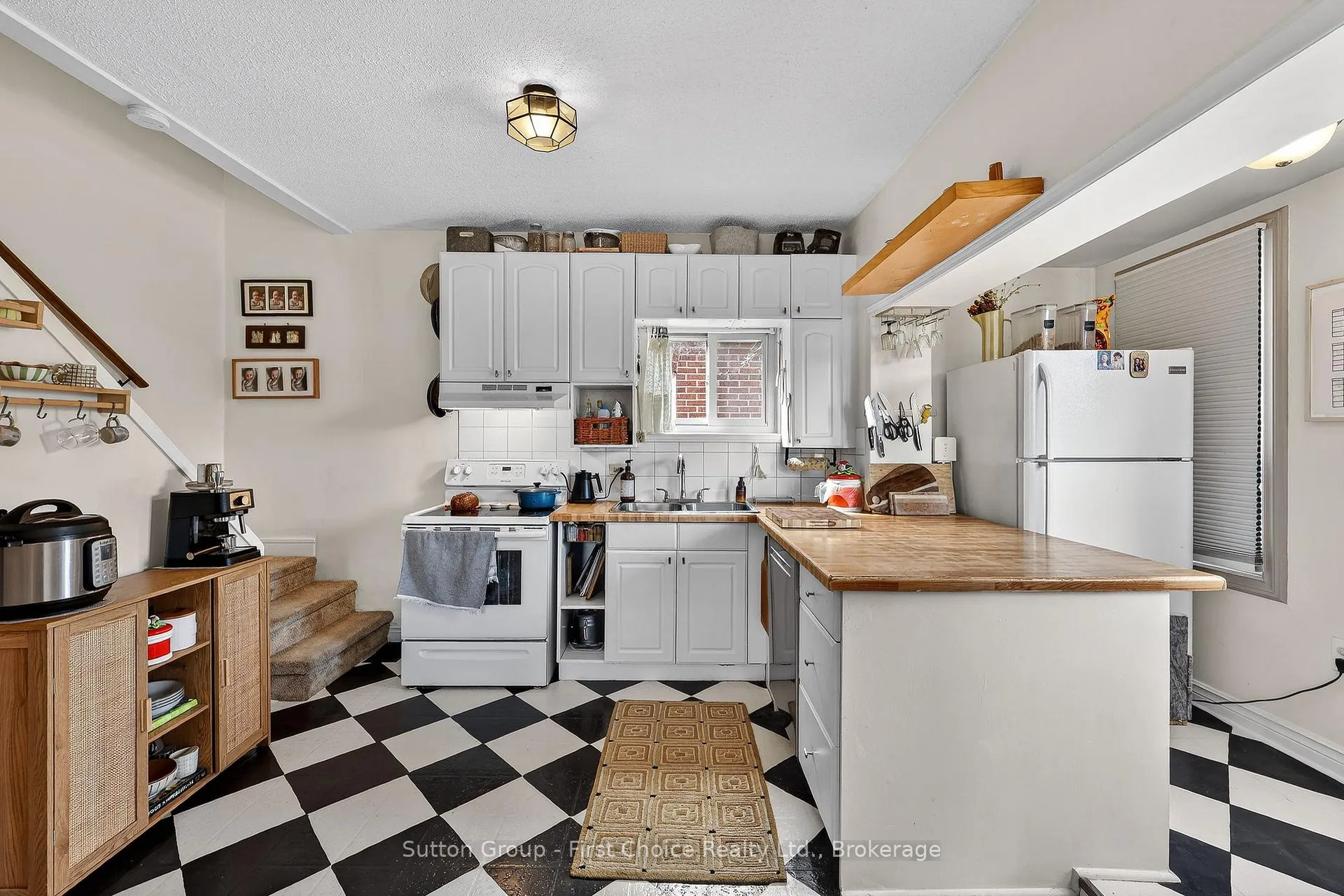 Photo 10 of 105 Barons Avenue N, Hamilton, Homeside — HOMEH
