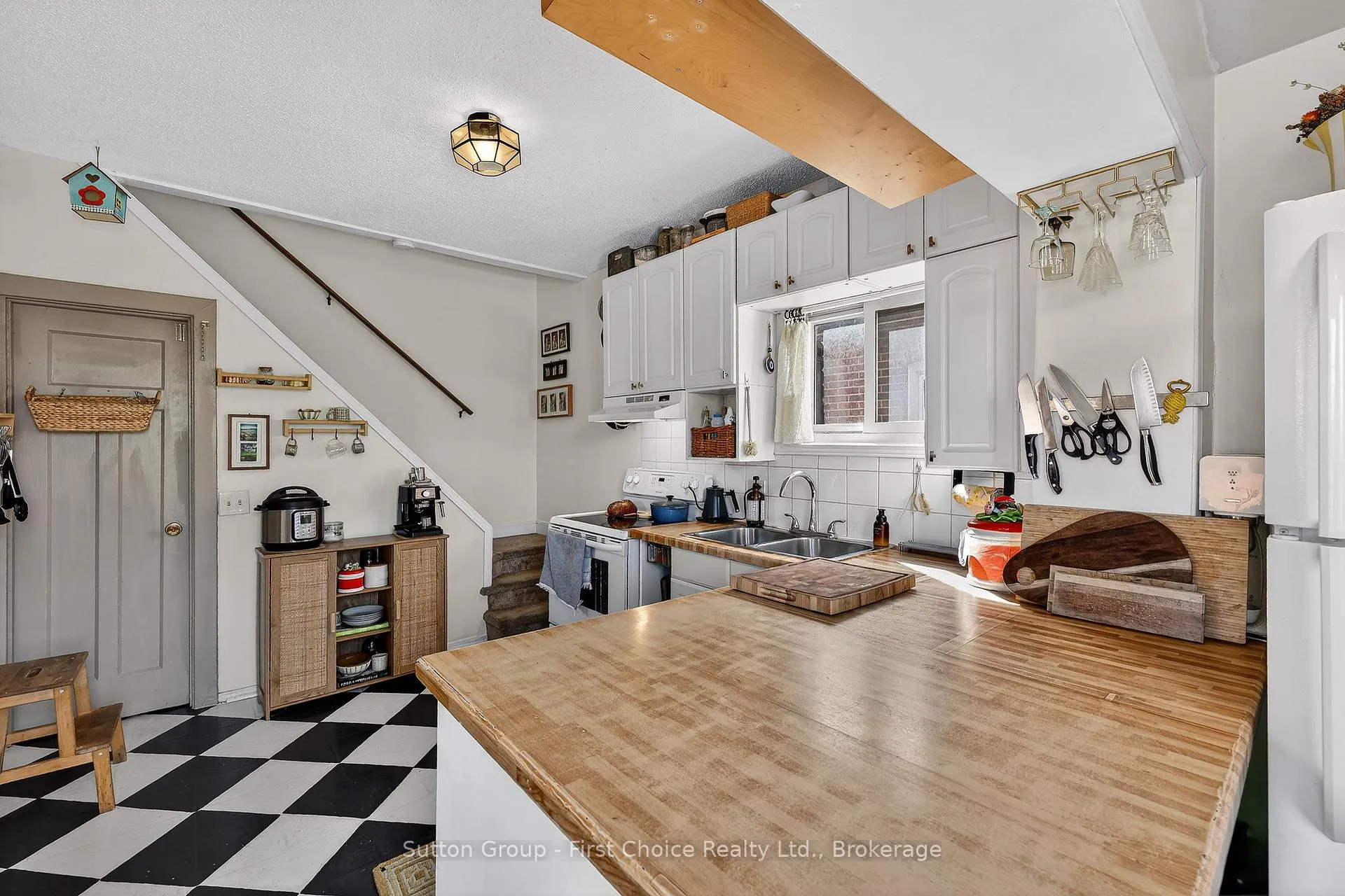 Photo 11 of 105 Barons Avenue N, Hamilton, Homeside — HOMEH