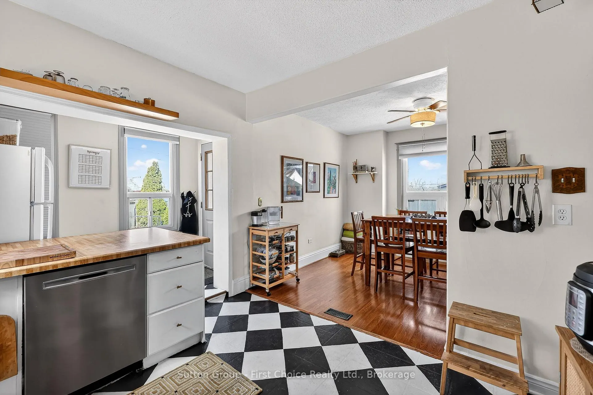 Photo 12 of 105 Barons Avenue N, Hamilton, Homeside — HOMEH