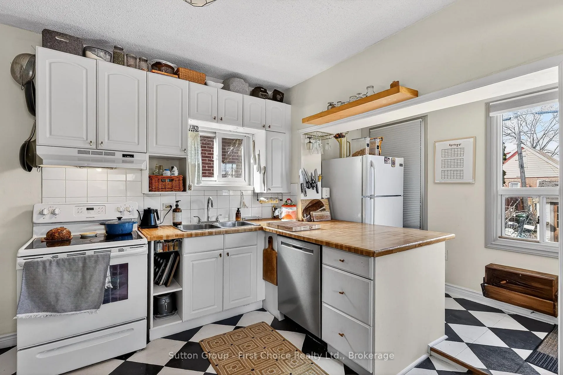 Photo 13 of 105 Barons Avenue N, Hamilton, Homeside — HOMEH