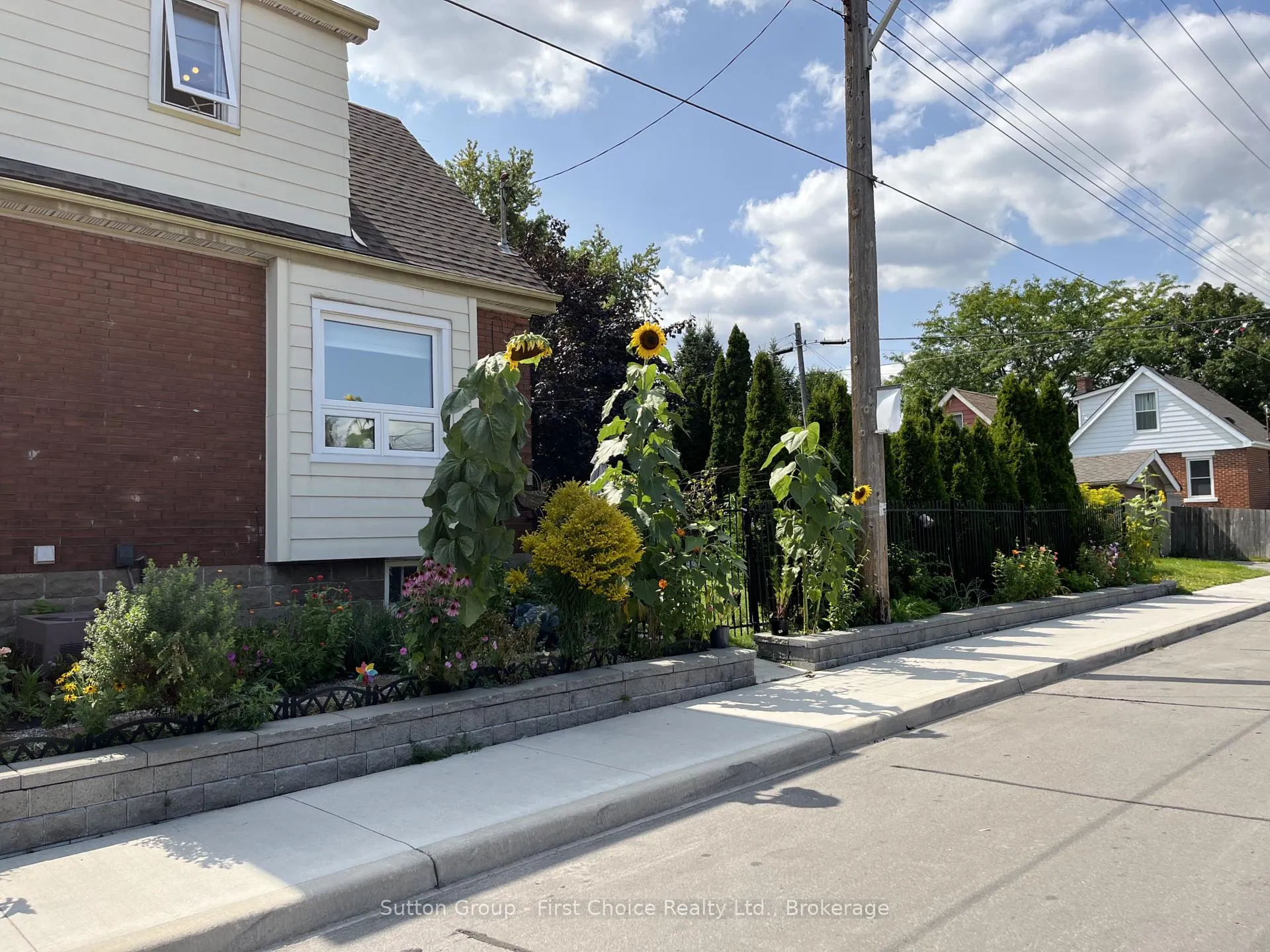 Photo 27 of 105 Barons Avenue N, Hamilton, Homeside — HOMEH