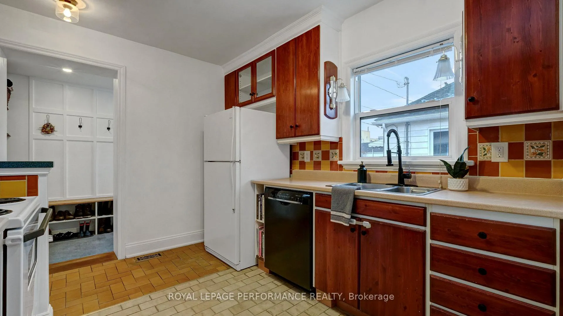 Photo 7 of 319 Frontenac Street, Ottawa, Vanier — HOMEH