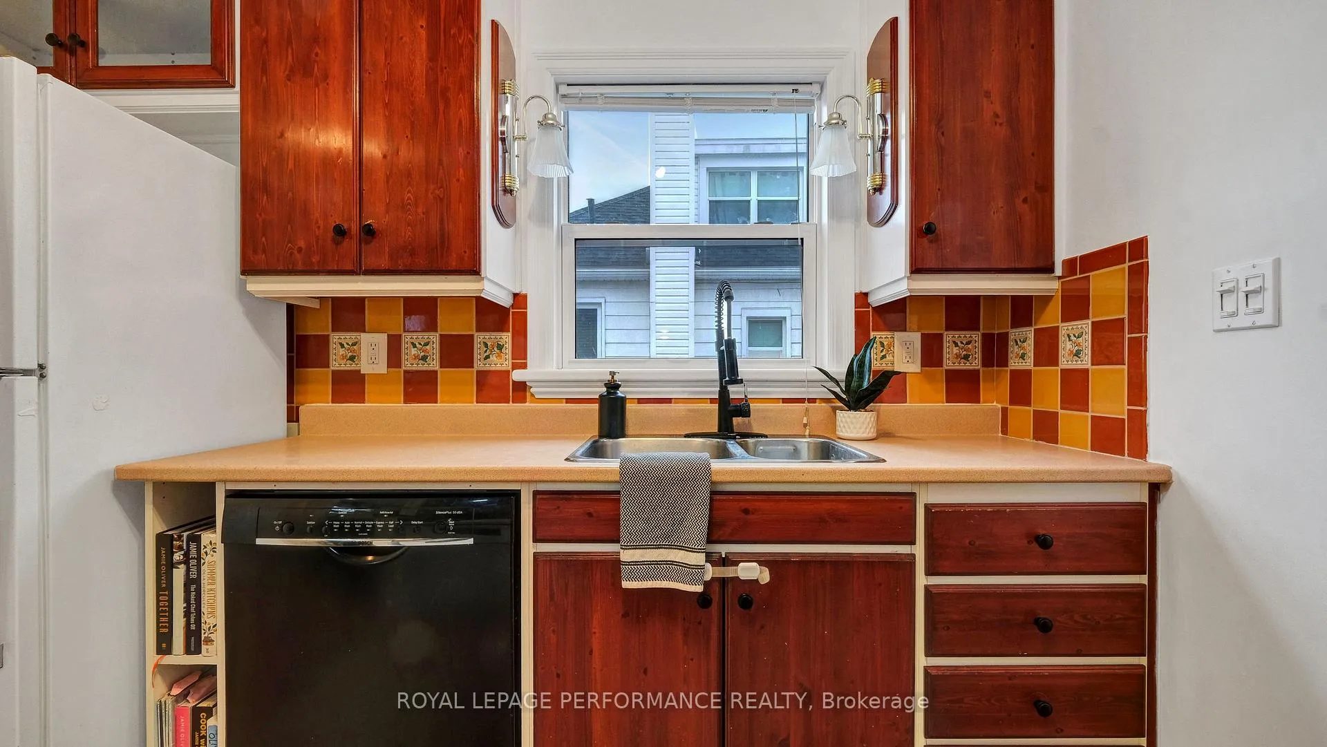 Photo 8 of 319 Frontenac Street, Ottawa, Vanier — HOMEH