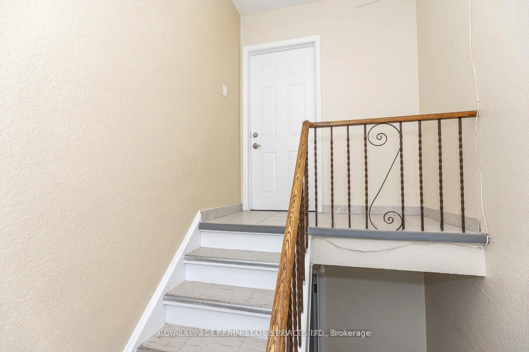 Photo 2 of Unit 2, 62 Branstone #2 Road, Toronto, Caledonia-Fairbank — HOMEH