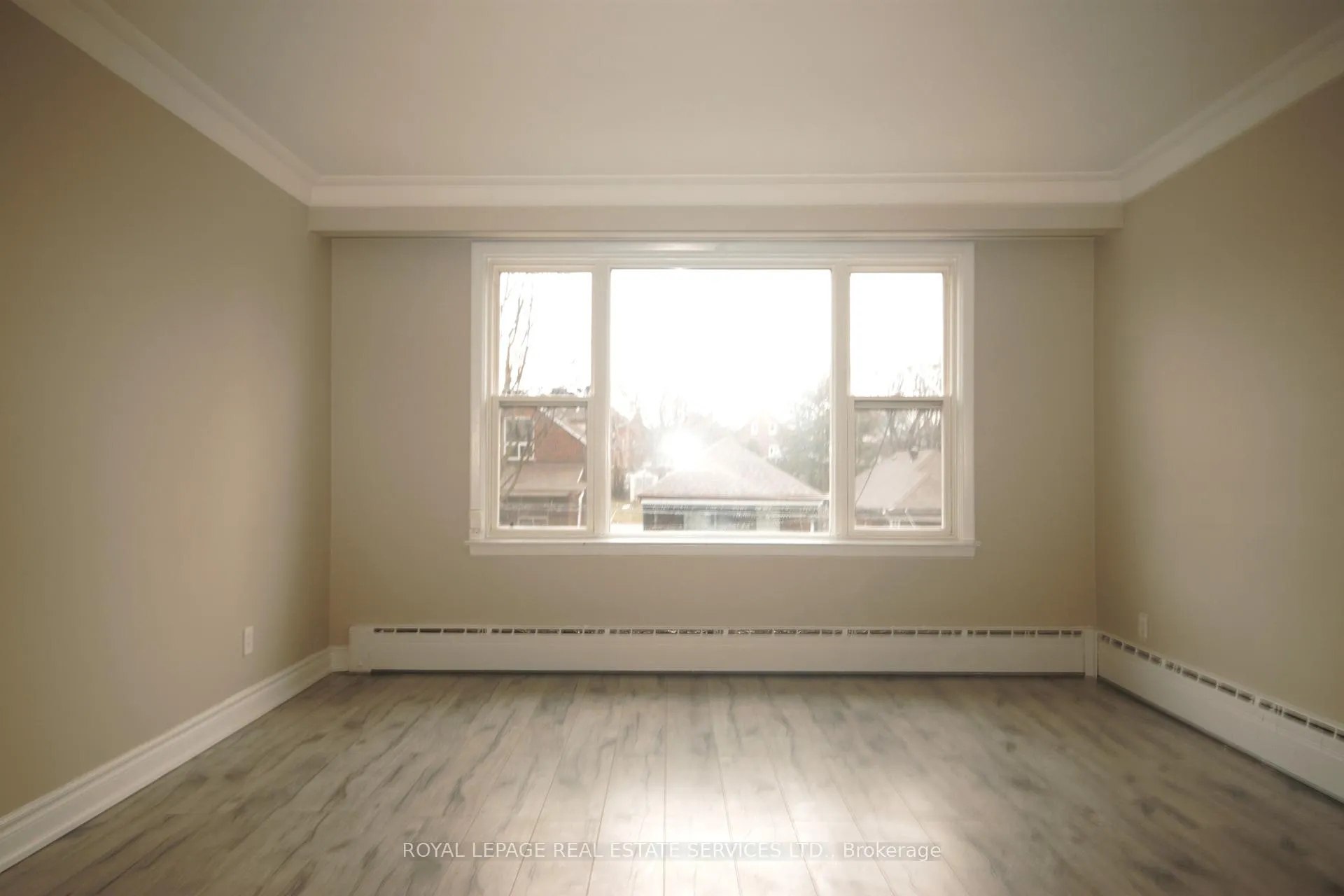 Photo 4 of Unit 2, 62 Branstone #2 Road, Toronto, Caledonia-Fairbank — HOMEH