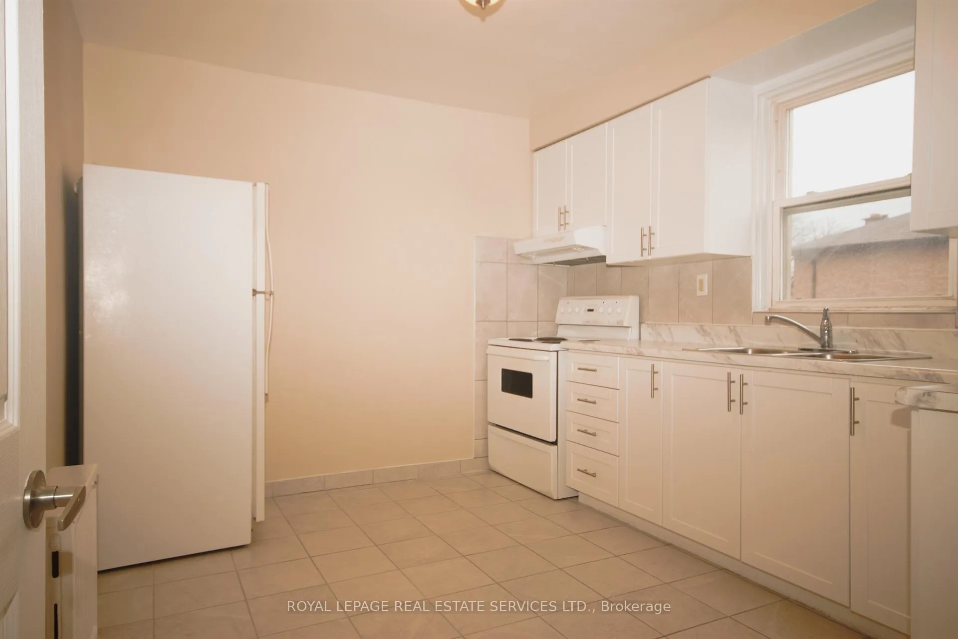 Photo 6 of Unit 2, 62 Branstone #2 Road, Toronto, Caledonia-Fairbank — HOMEH