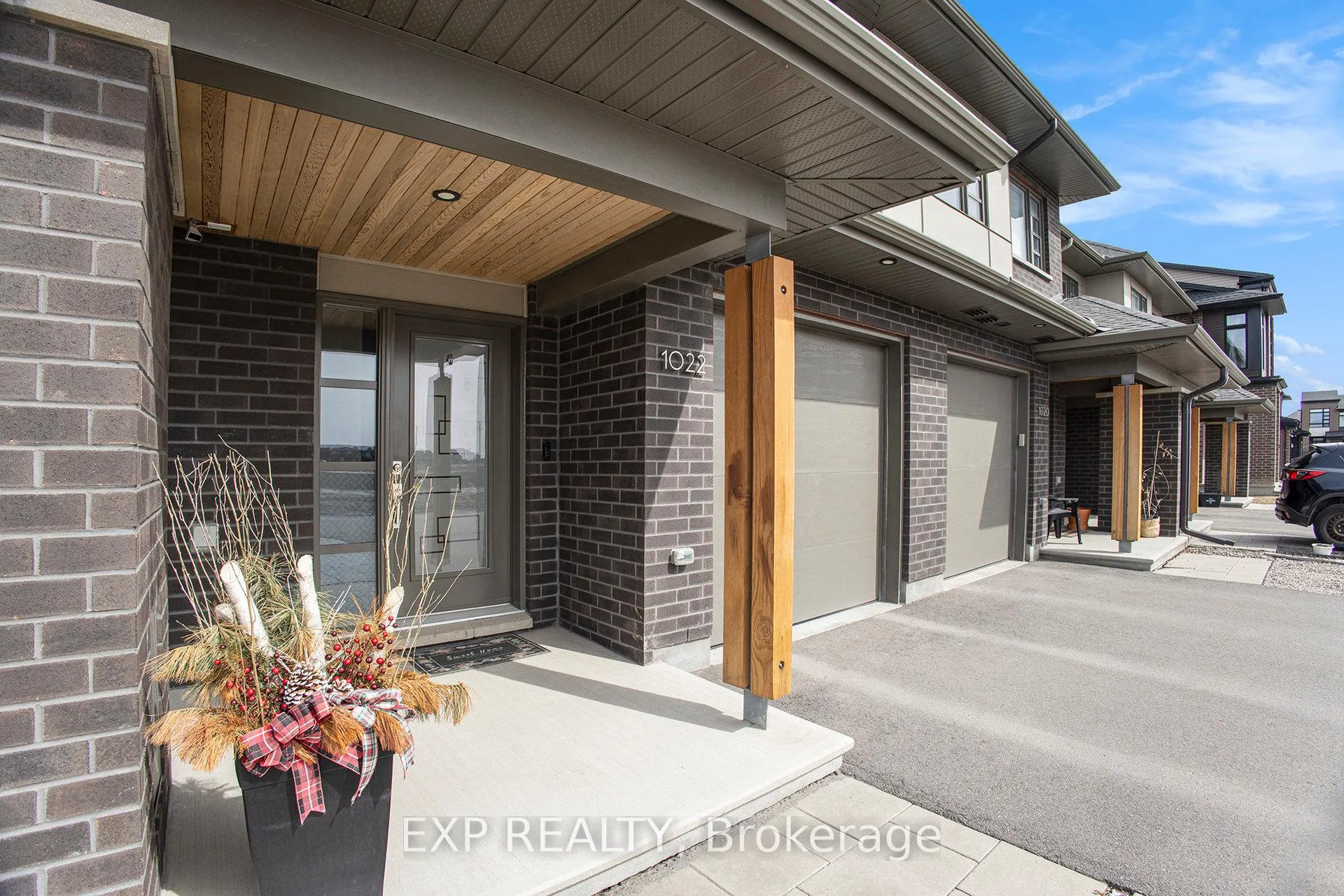 Photo 3 of 1022 Lunar Glow Crescent, Ottawa, Riverside South/Gloucester Glen — HOMEH