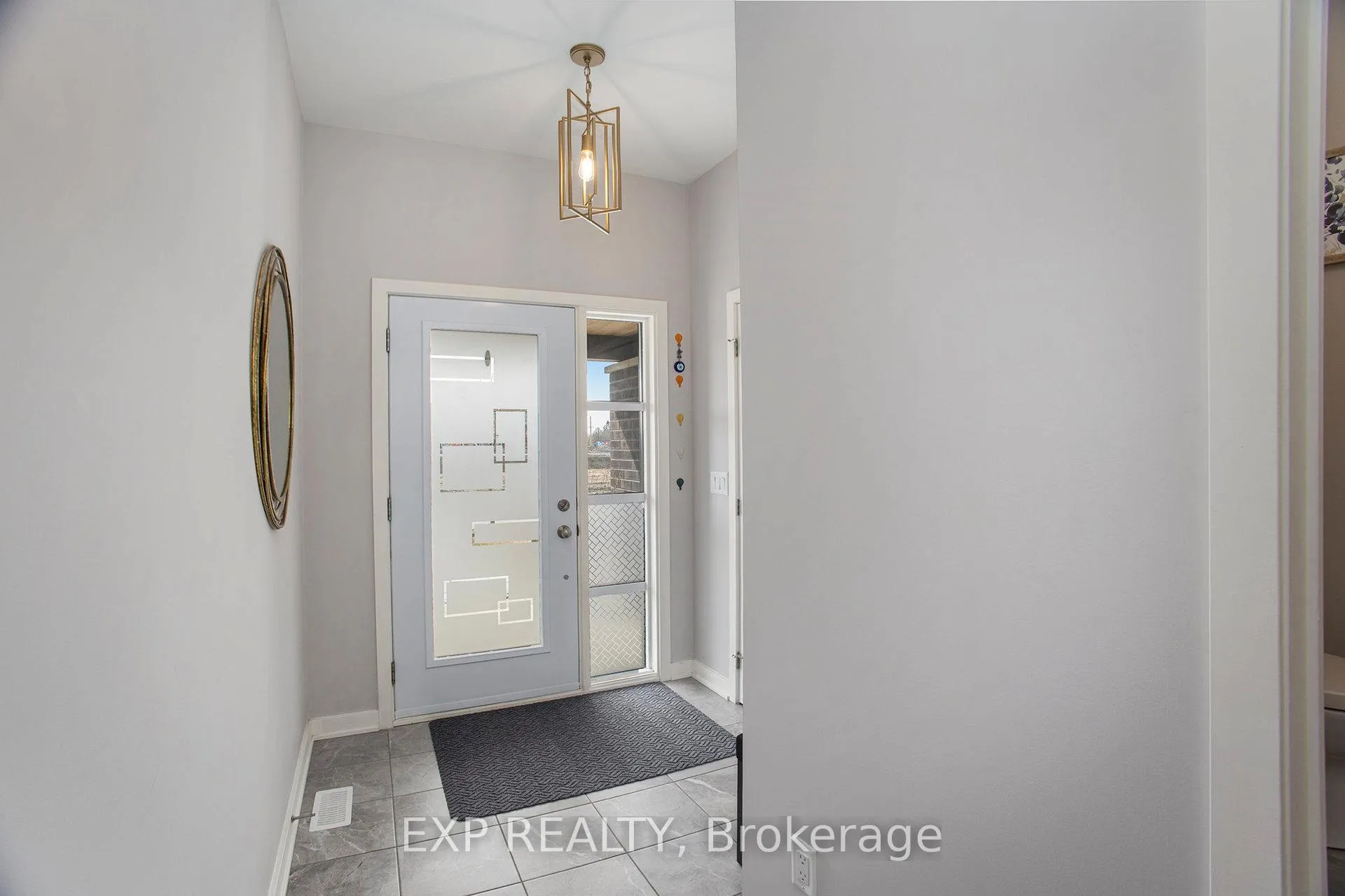 Photo 4 of 1022 Lunar Glow Crescent, Ottawa, Riverside South/Gloucester Glen — HOMEH