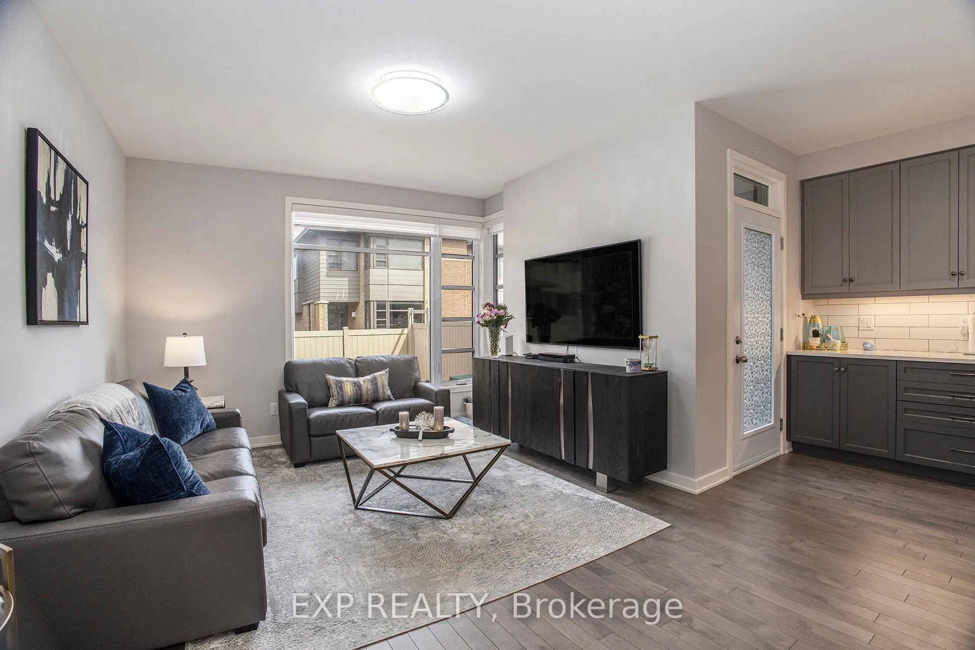Photo 5 of 1022 Lunar Glow Crescent, Ottawa, Riverside South/Gloucester Glen — HOMEH