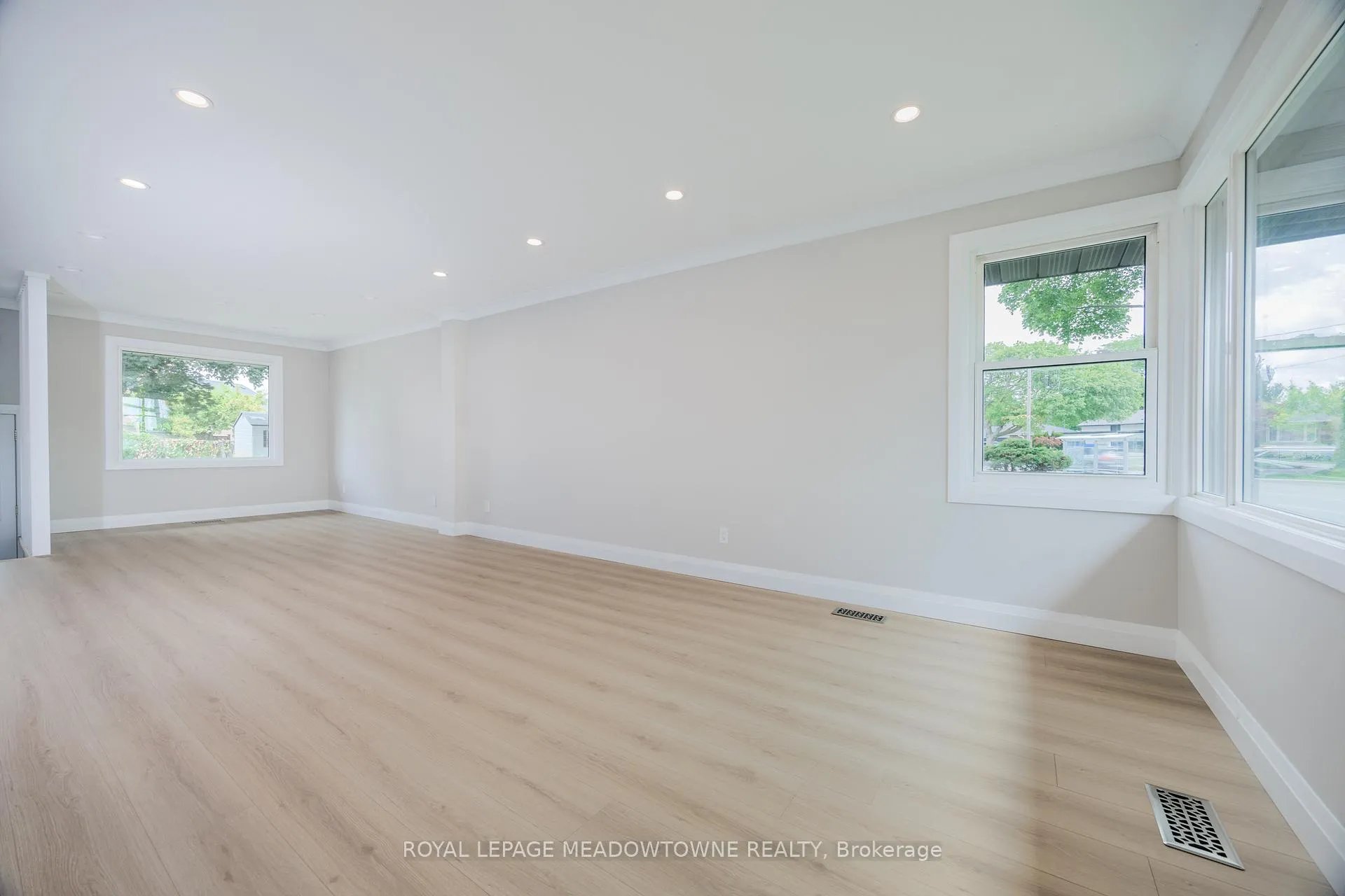 Photo 4 of 92 The Westway, Etobicoke, Kingsview Village-The Westway — HOMEH