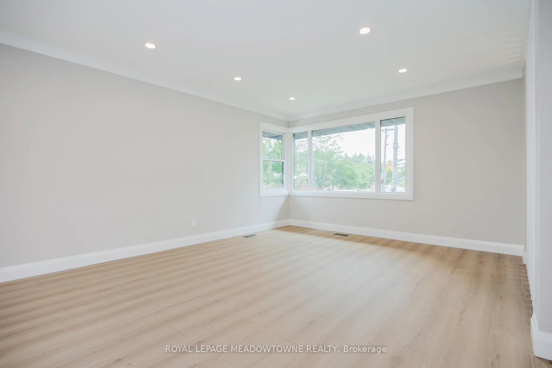 Photo 8 of 92 The Westway, Etobicoke, Kingsview Village-The Westway — HOMEH