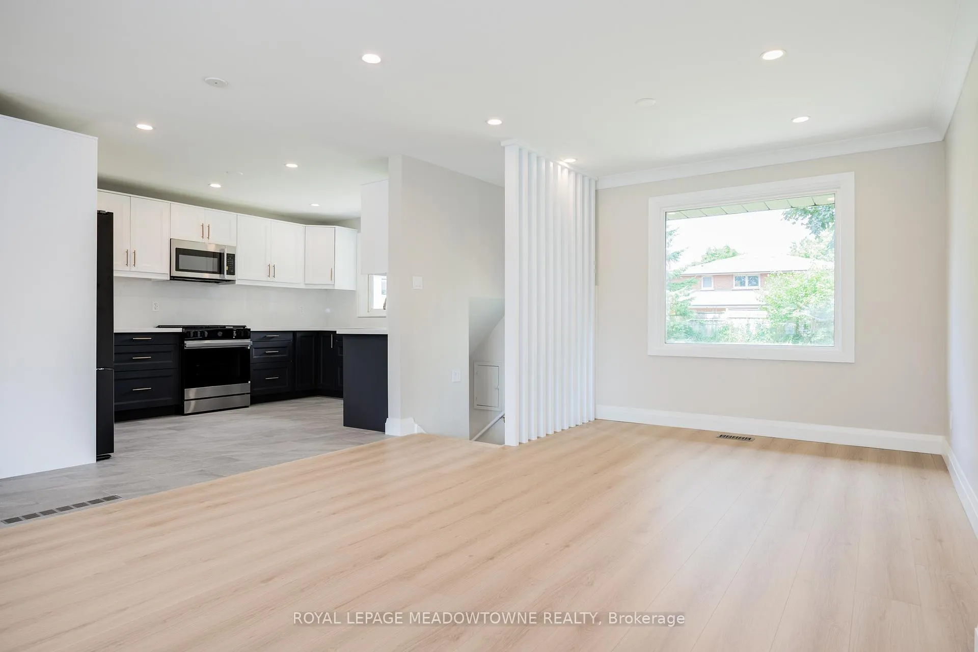 Photo 11 of 92 The Westway, Etobicoke, Kingsview Village-The Westway — HOMEH