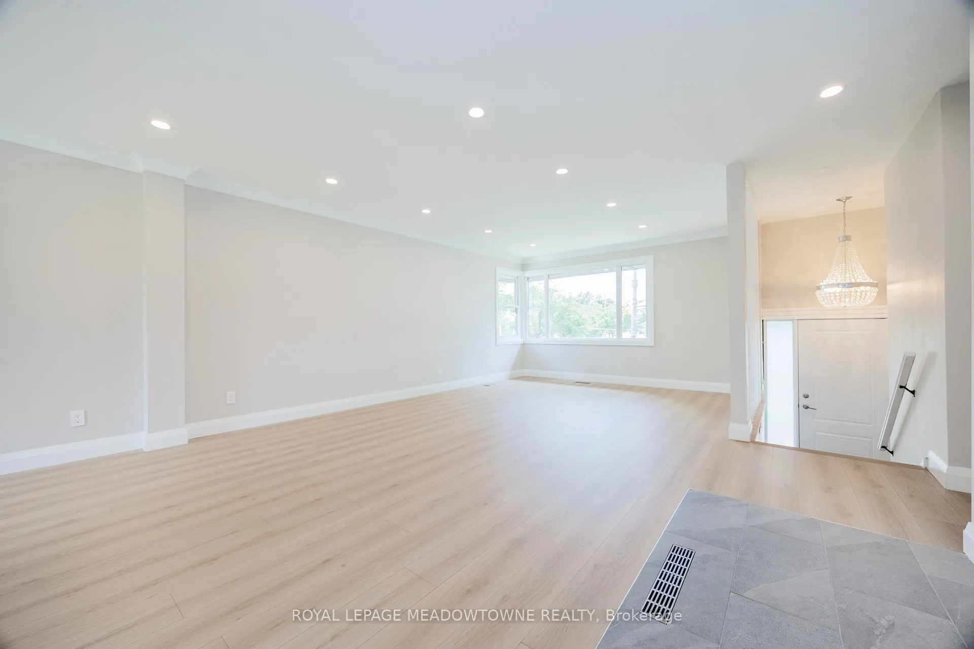 Photo 13 of 92 The Westway, Etobicoke, Kingsview Village-The Westway — HOMEH