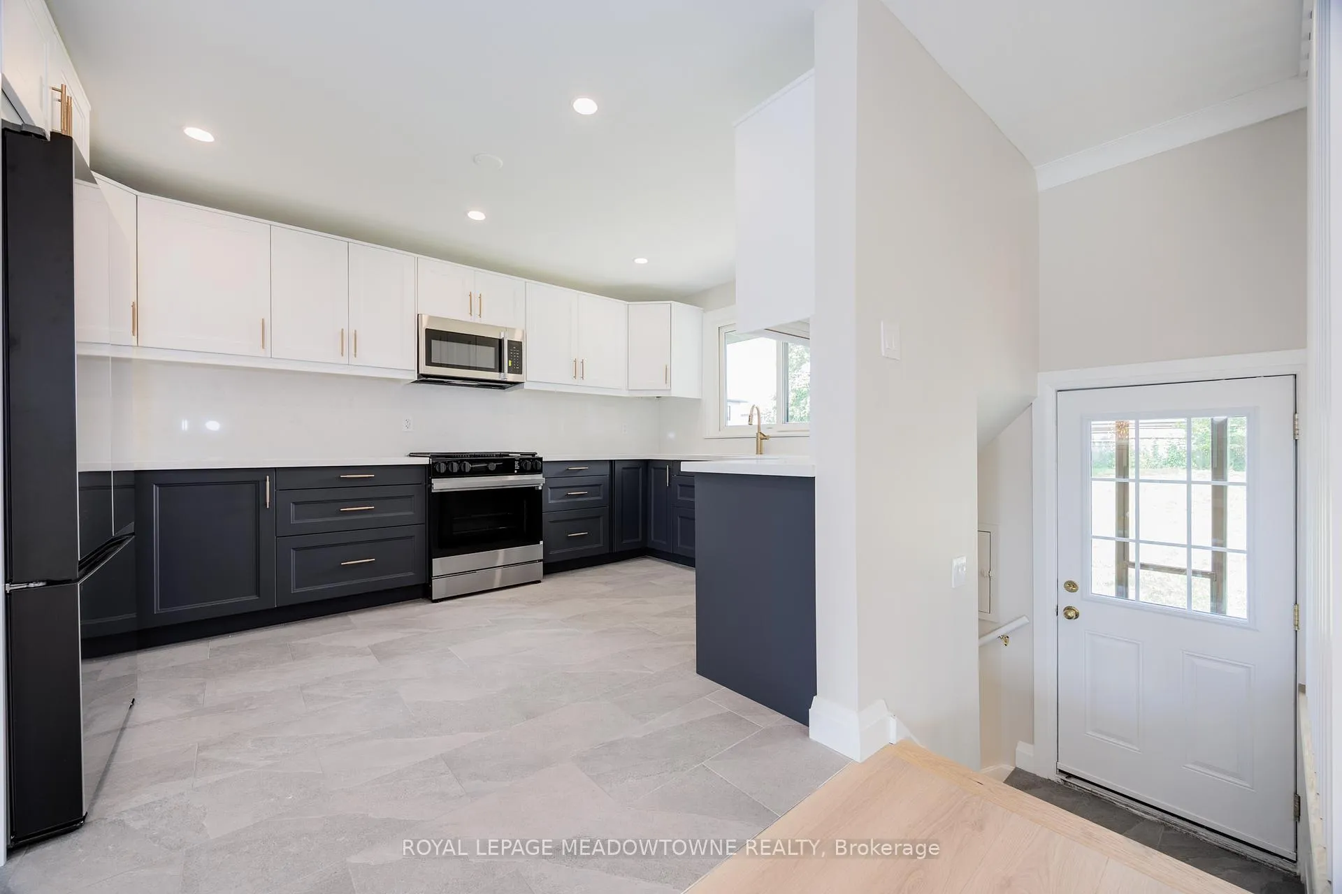 Photo 14 of 92 The Westway, Etobicoke, Kingsview Village-The Westway — HOMEH