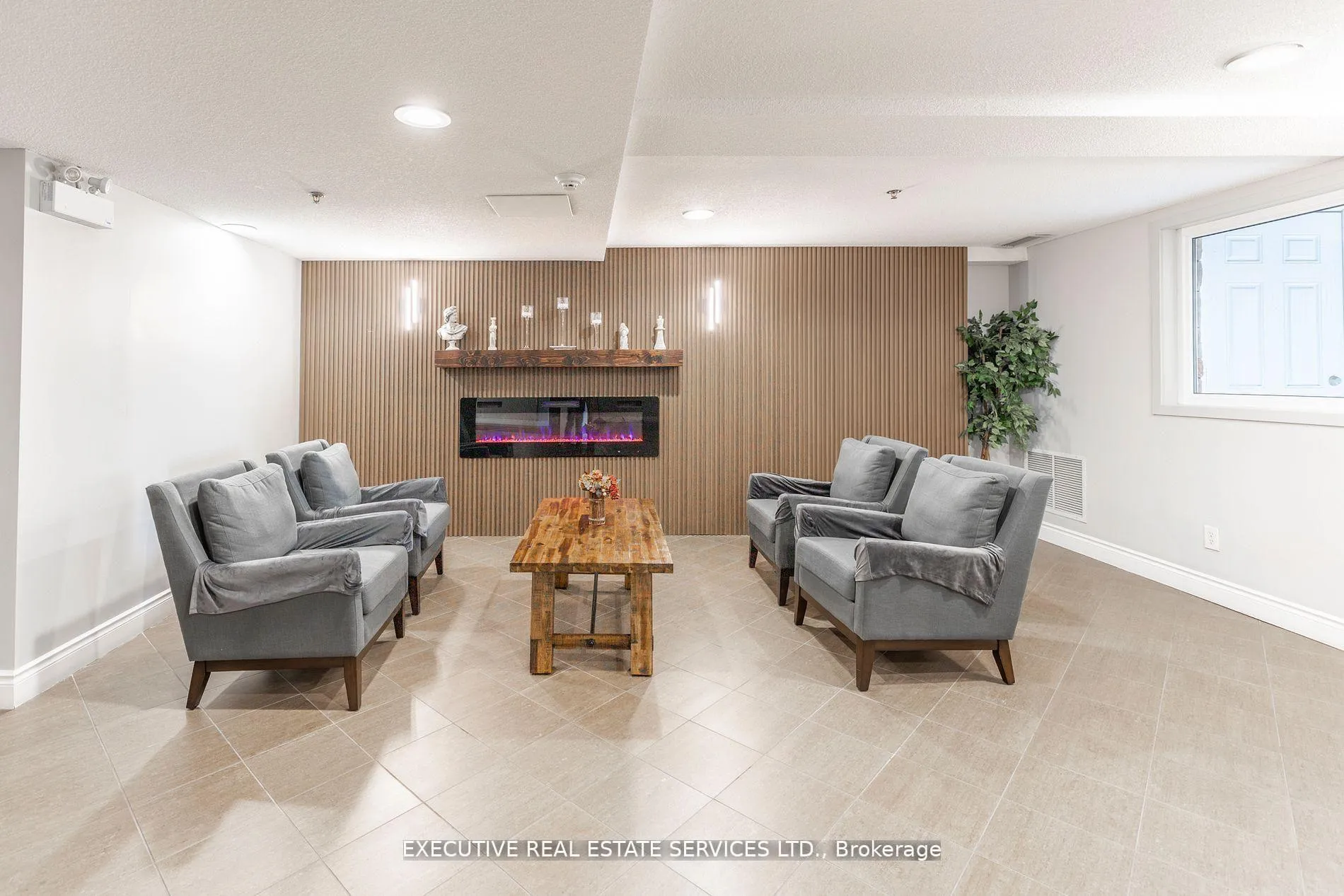 Photo 5 of Unit #203, 4 Dayspring Circle, Brampton, Goreway Drive Corridor — HOMEH
