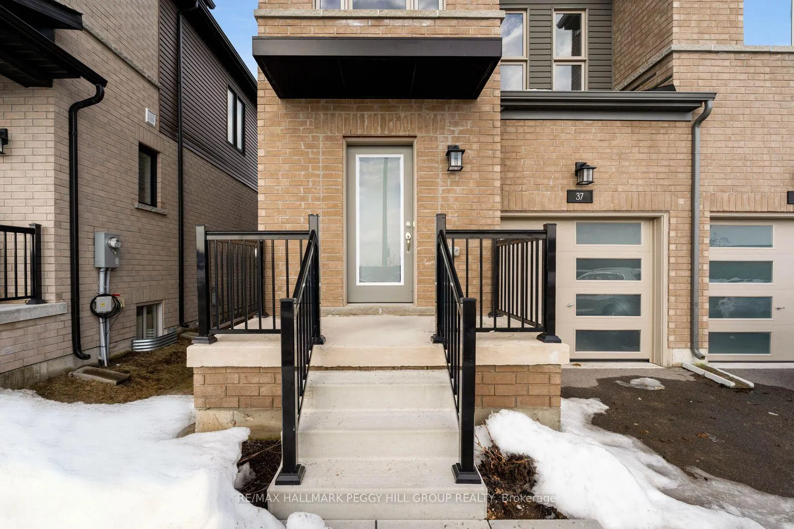 Photo 3 of 37 Turnberry Lane, Barrie, Painswick South — HOMEH