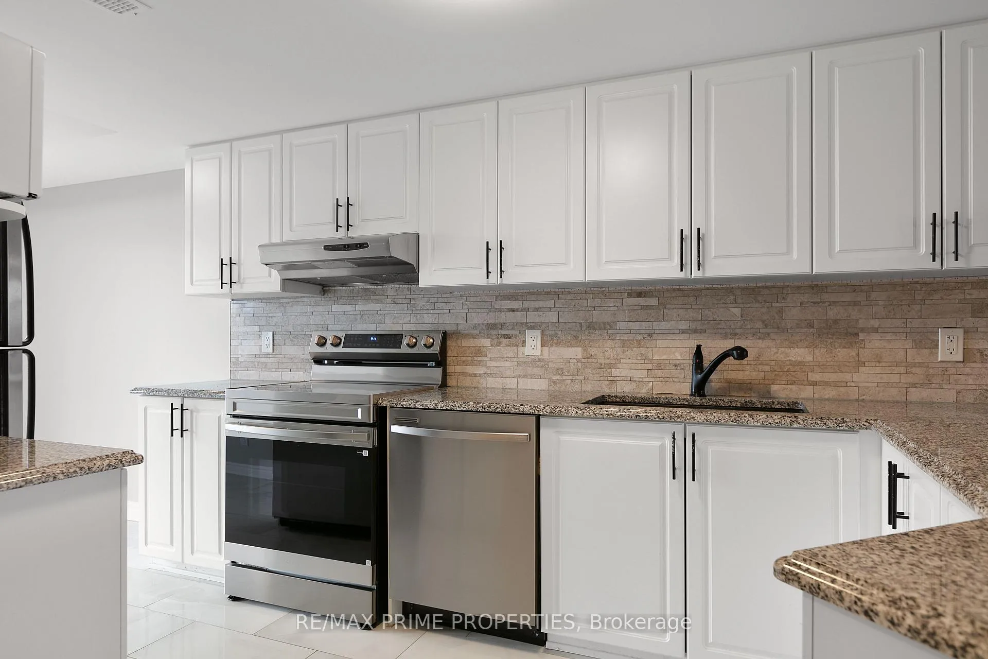 Photo 14 of 166 Bluestone Private, Ottawa, Avalon West — HOMEH
