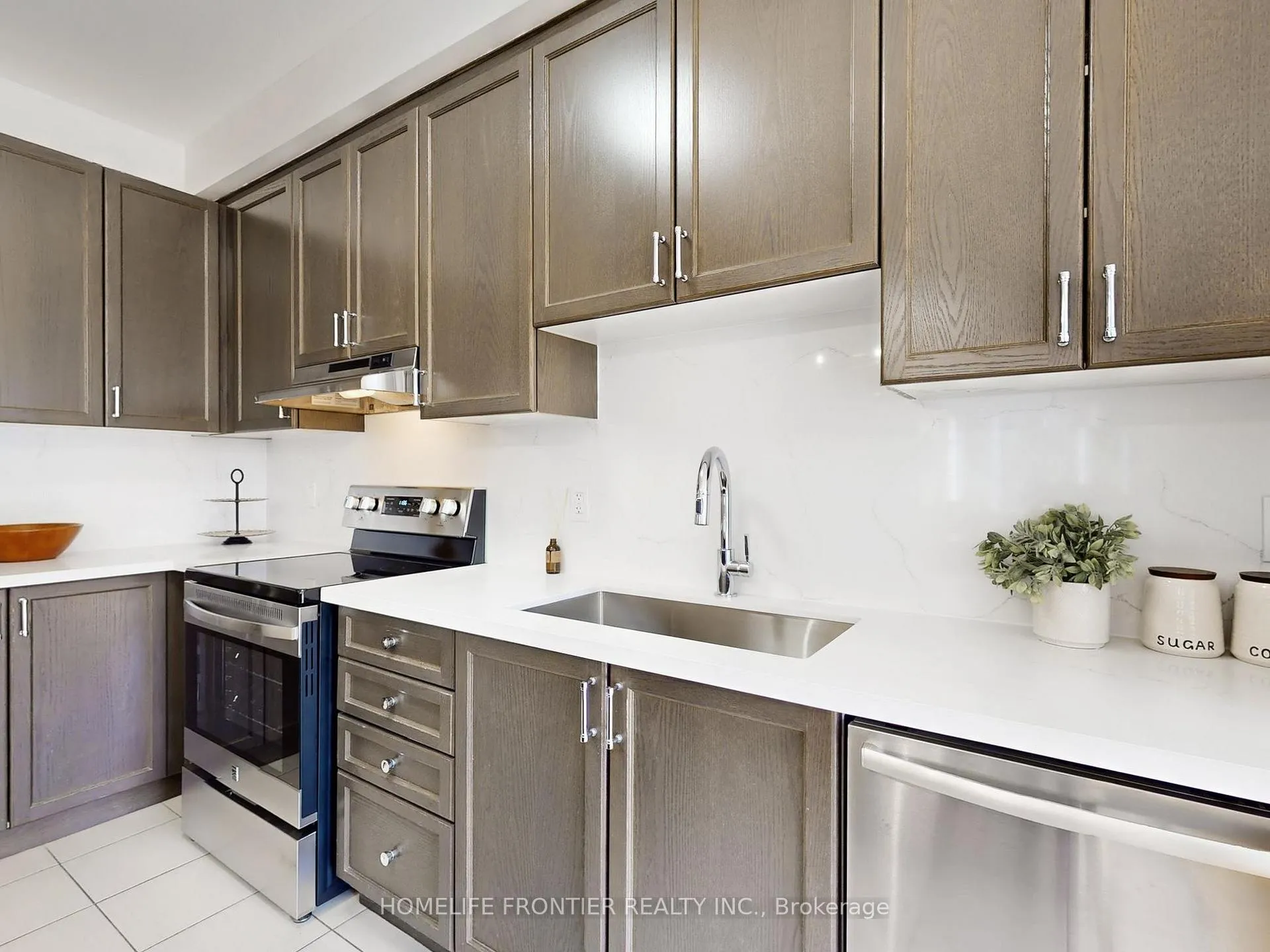 Photo 11 of Unit 6, 8777 Dufferin Street, Vaughan, Patterson — HOMEH