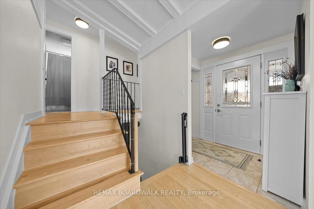 Photo 3 of 373 Hatfield Crescent, Ottawa, Bilberry Creek/Queenswood Heights — HOMEH