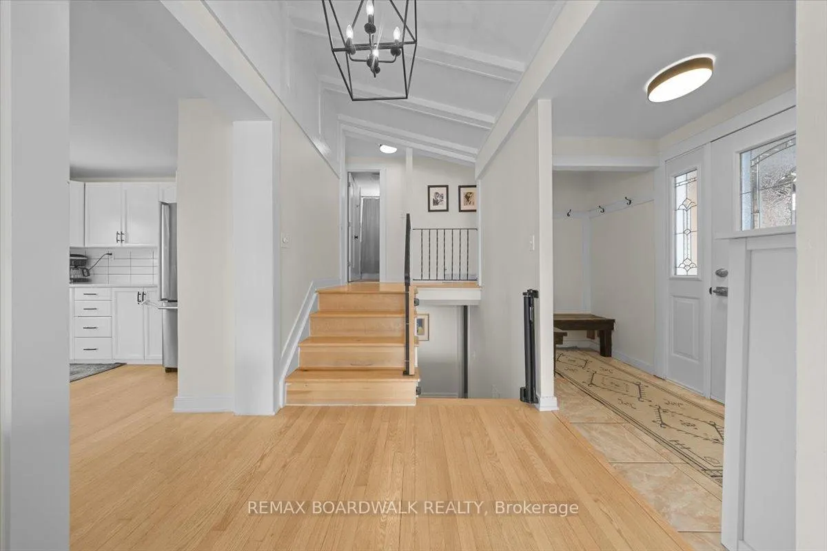 Photo 4 of 373 Hatfield Crescent, Ottawa, Bilberry Creek/Queenswood Heights — HOMEH