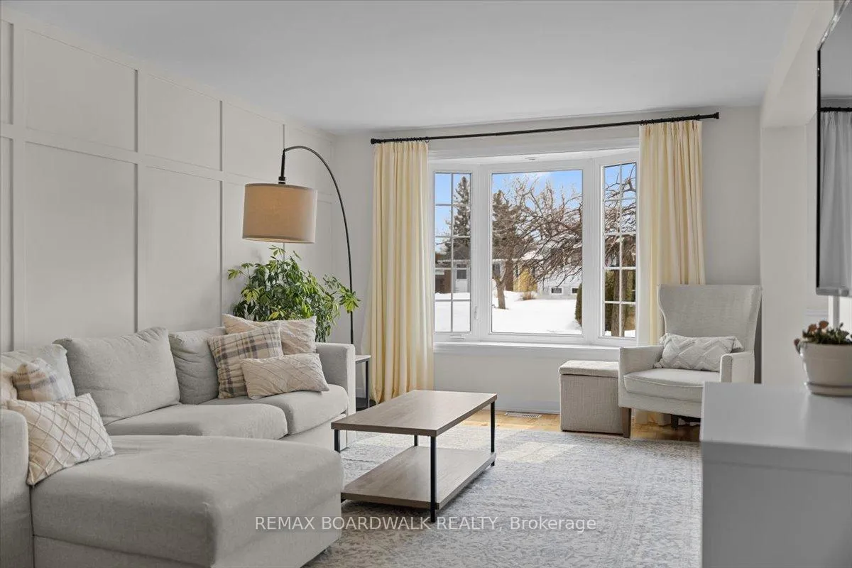 Photo 5 of 373 Hatfield Crescent, Ottawa, Bilberry Creek/Queenswood Heights — HOMEH